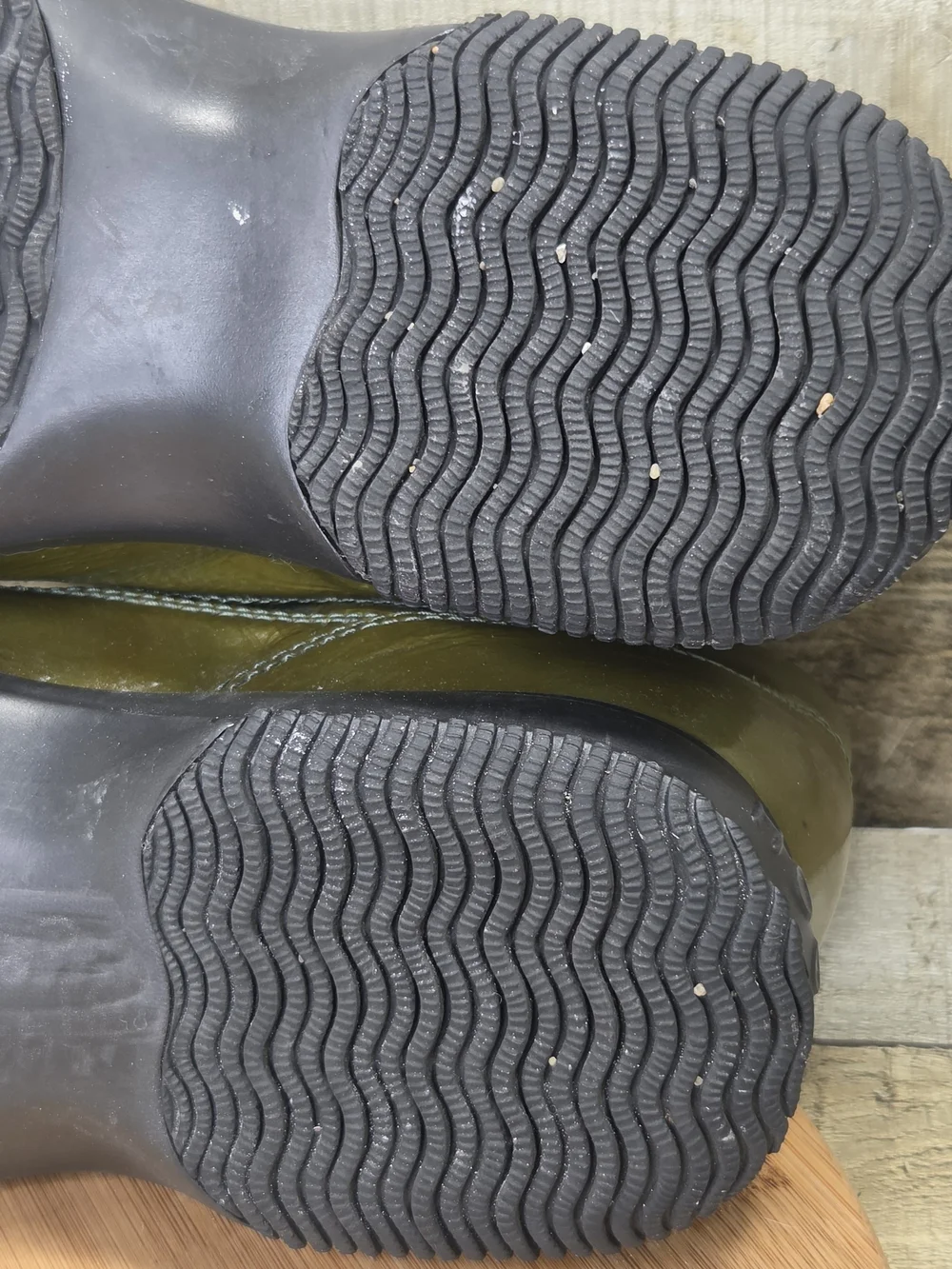 Vintage RARE Hogan Men's Metallic Olive Green Lace-Up Sneakers Sz 7.5